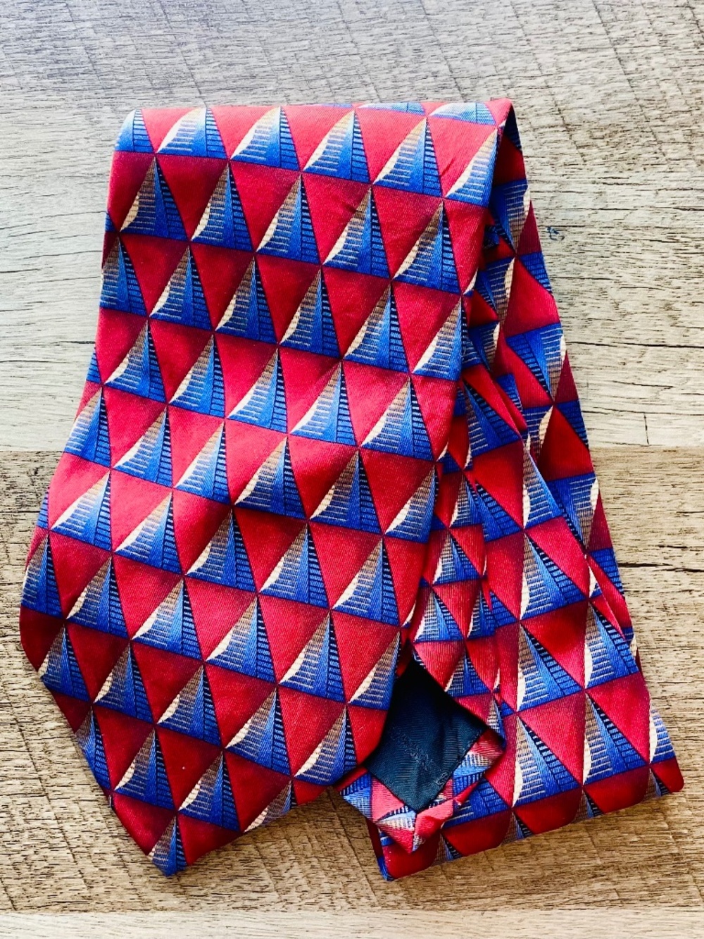 J Z RICHARDS For Nordstrom Men’s 100% Silk Neck Tie 4” Red Blue Geometric USA